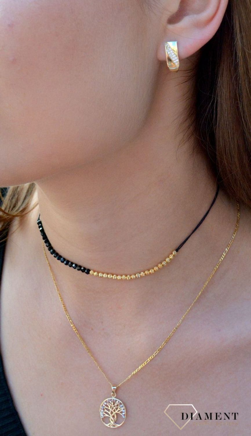 Złote kolczyki angielskie zapięcie próba 333 z cyrkonią KL 8331 Eleganckie, złote kolczyki ozdobione cyrkoniami marki Diament wykonane z próby złota 333 o wadze około 2,08 g. Ich kształt jest uniwersalny,.jpg